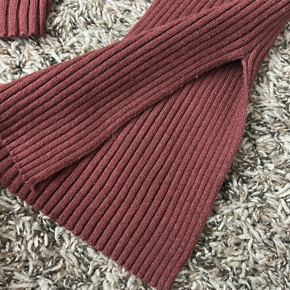 Urban Outfitters Juliet Portrait Neck Ribbed Sweater Size M